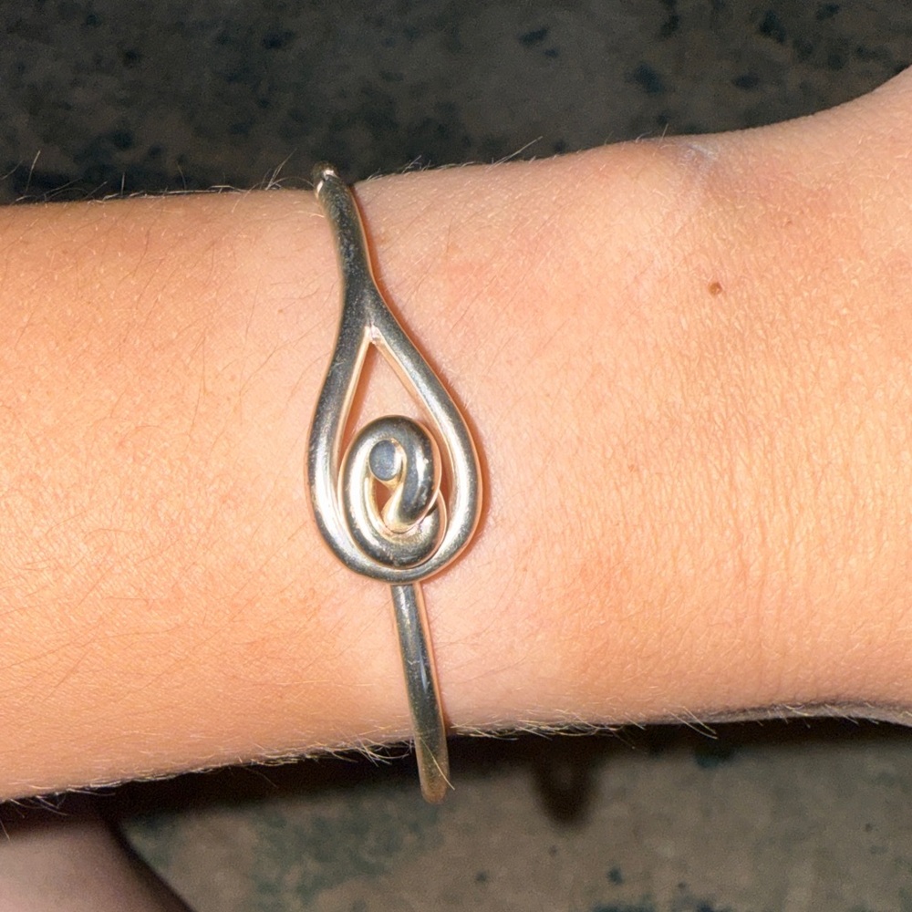 Elegant Gold Swirl Bracelet